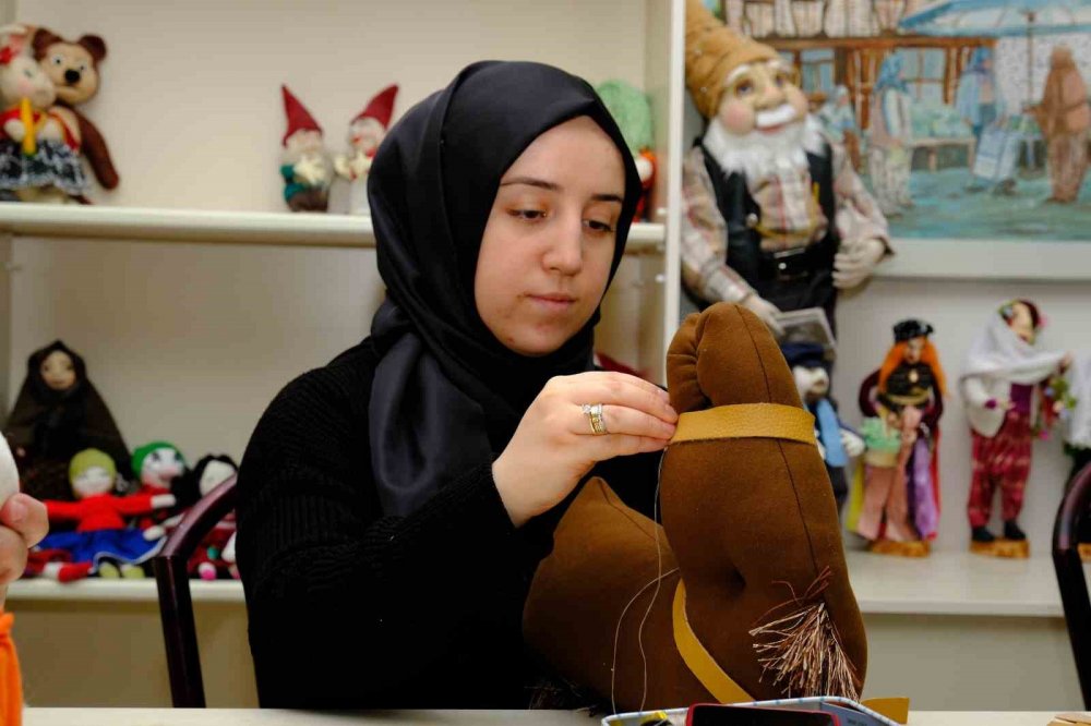 Depremzede çocuklar için alın teri döküyorlar