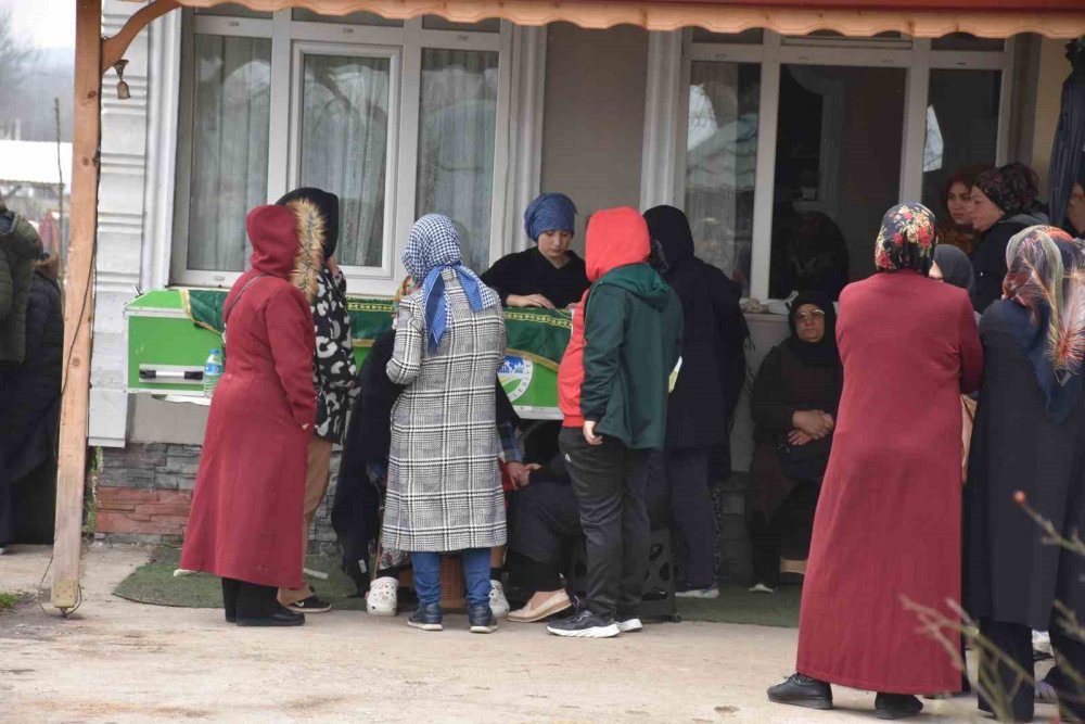 Pompalı tüfekle öldürülen genç son yolculuğuna uğurlandı