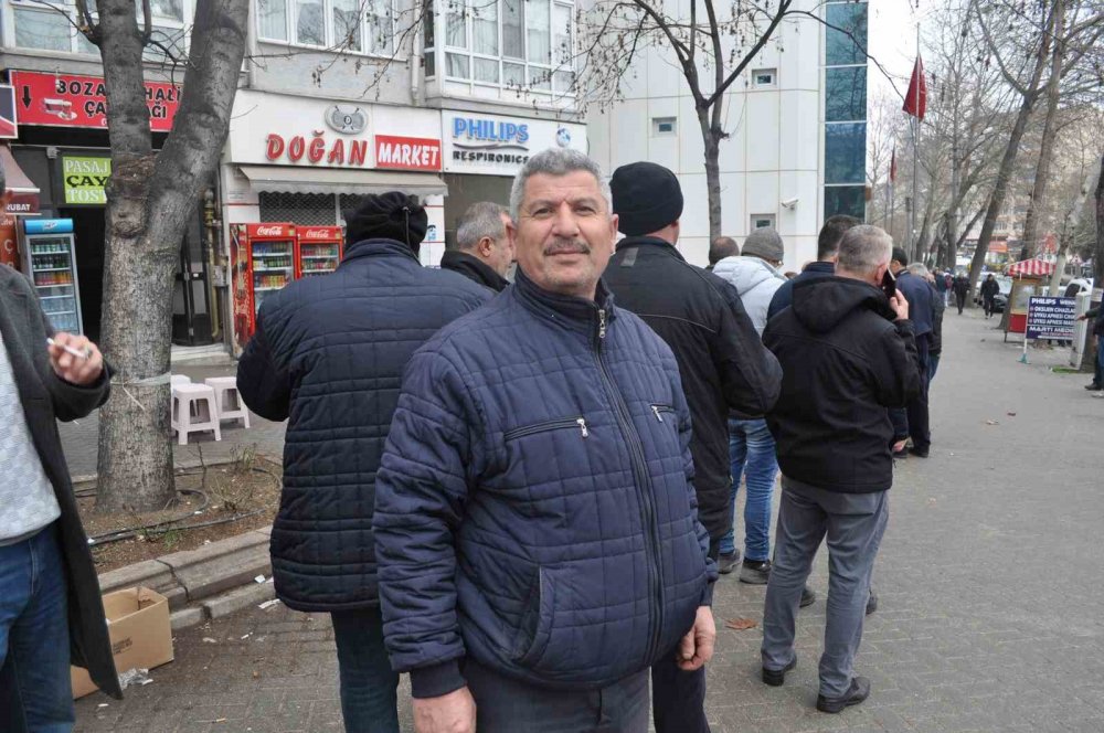 SGK’nın önünde EYT kuyruğu