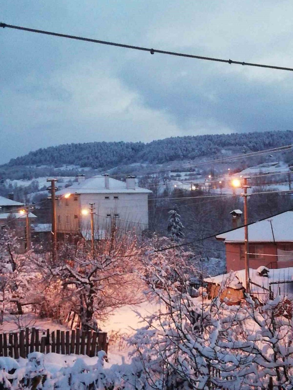 Kar yağışı çiftçiyi sevindirdi