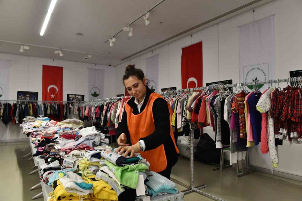 3 bin 488 depremzedeye kıyafet desteği