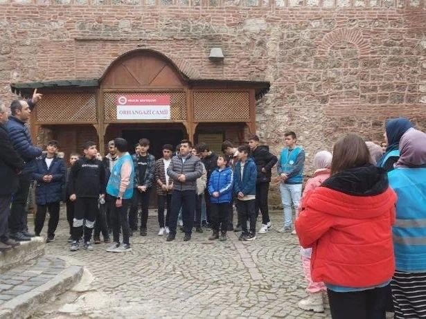 Bozüyüklü gençler Bilecik’in tarihi mekanlarını gezdi