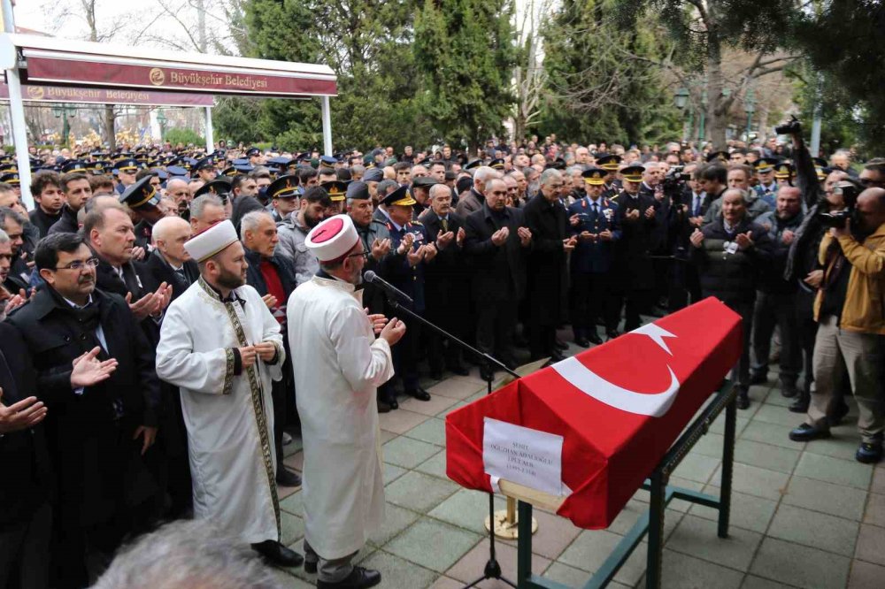 Şehit Albay Adalıoğlu gözyaşlarıyla son yolculuğuna uğurlandı