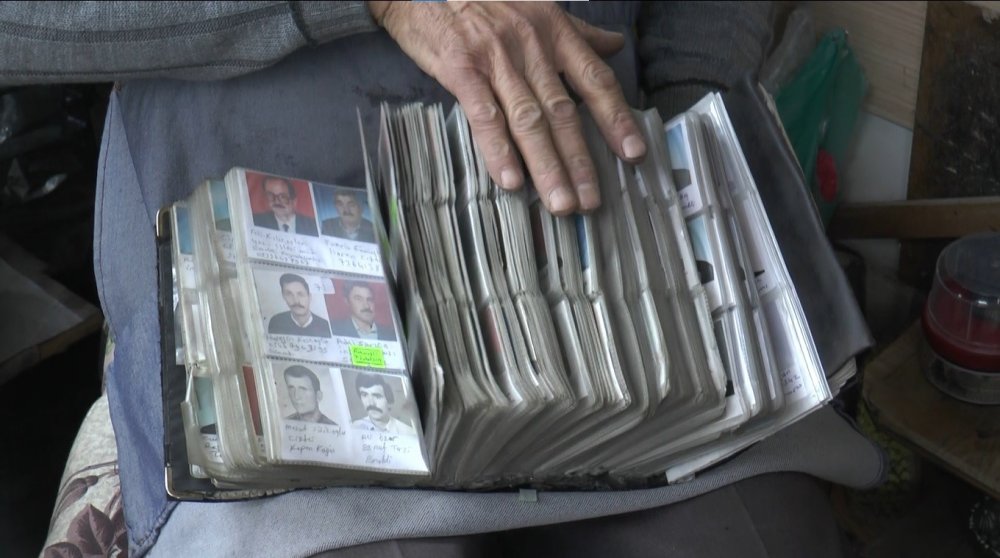 Yıllarca müşterilerinin vesikalıklarını topladı