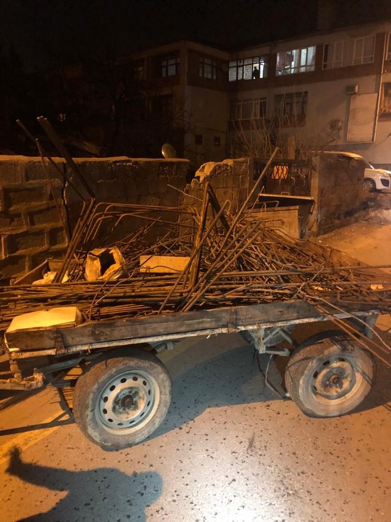 At arabasıyla inşaat malzemelerini çalıyordu, yakalandı