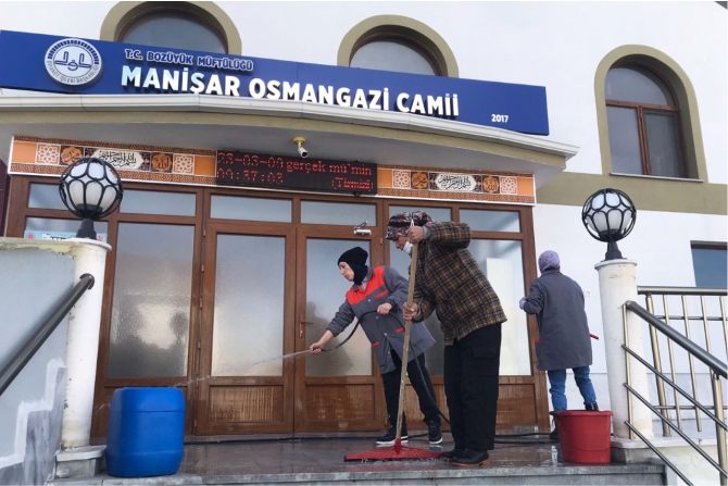 camilerde-ramazan-temizligi1.jpg