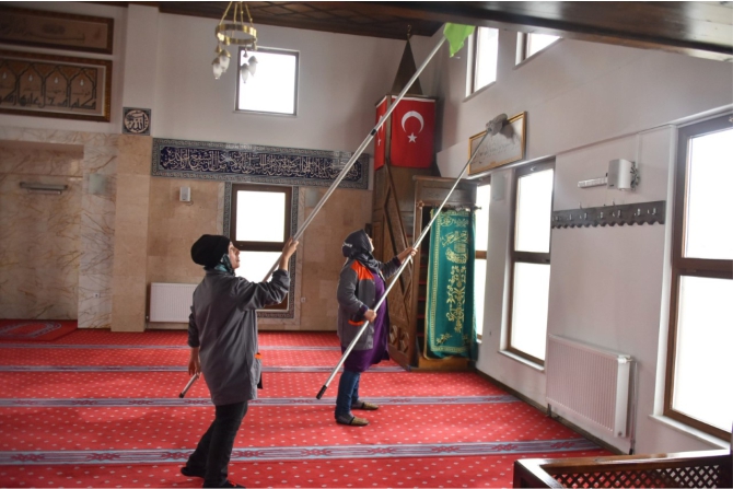 camilerde-ramazan-temizligi2.jpg