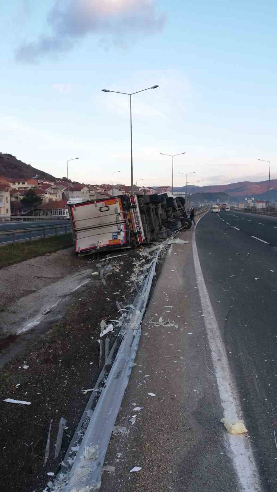 Çekici yoldan çıktı