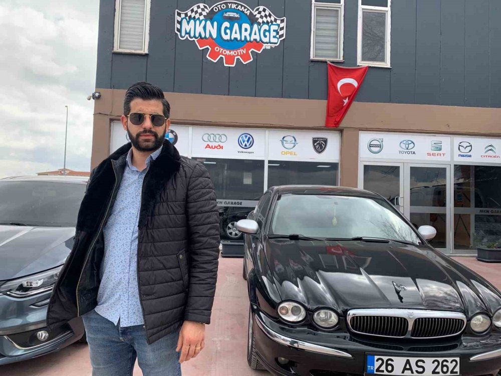 Depremin tozlu izlerini ücretsiz temizliyor