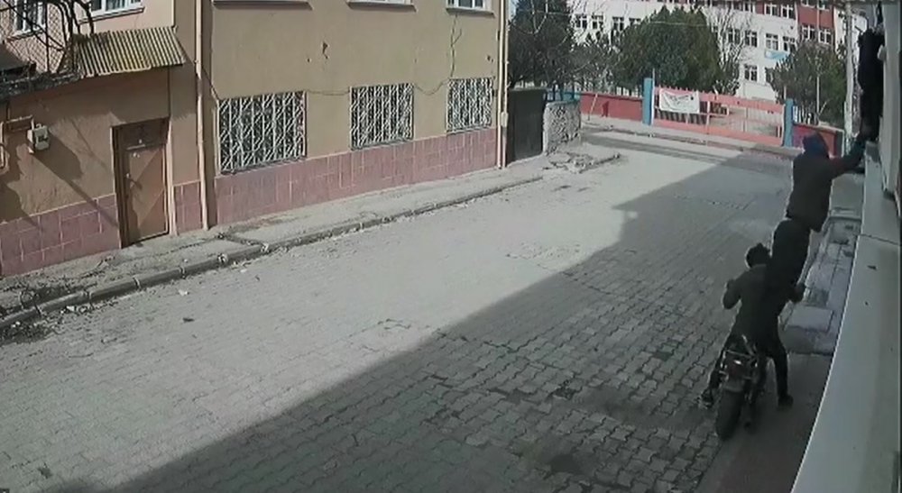 Bu Kadarına da Pes!