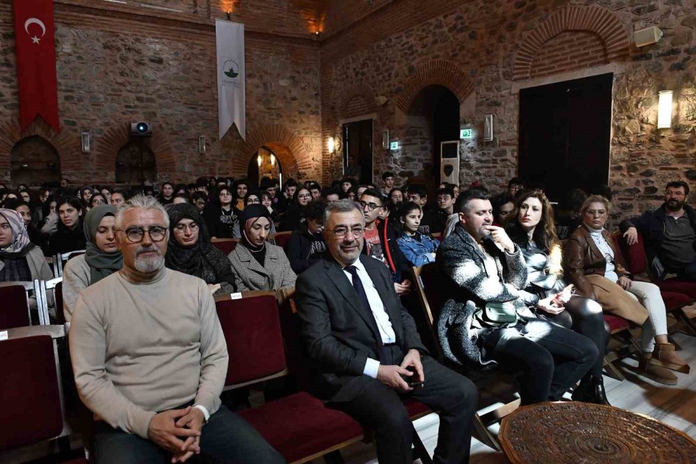 Milli şairin hayatı sahnelendi