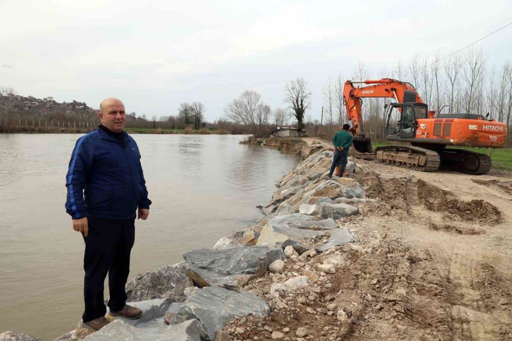 Nehir adım adım yutuyor