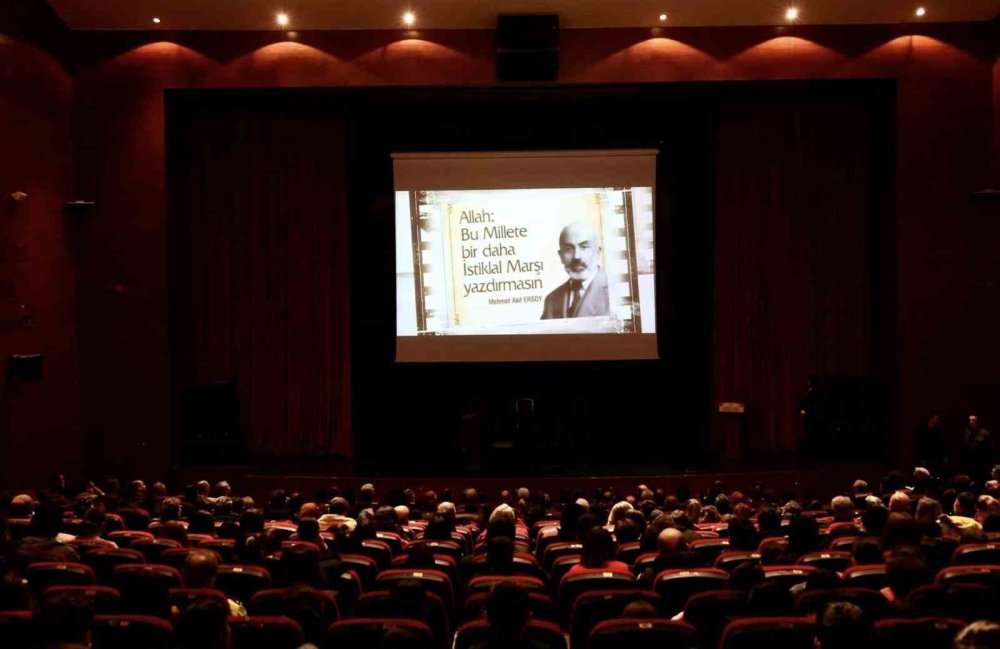 Mehmet Akif Ersoy’u anlatan gösteri büyük beğeni topladı