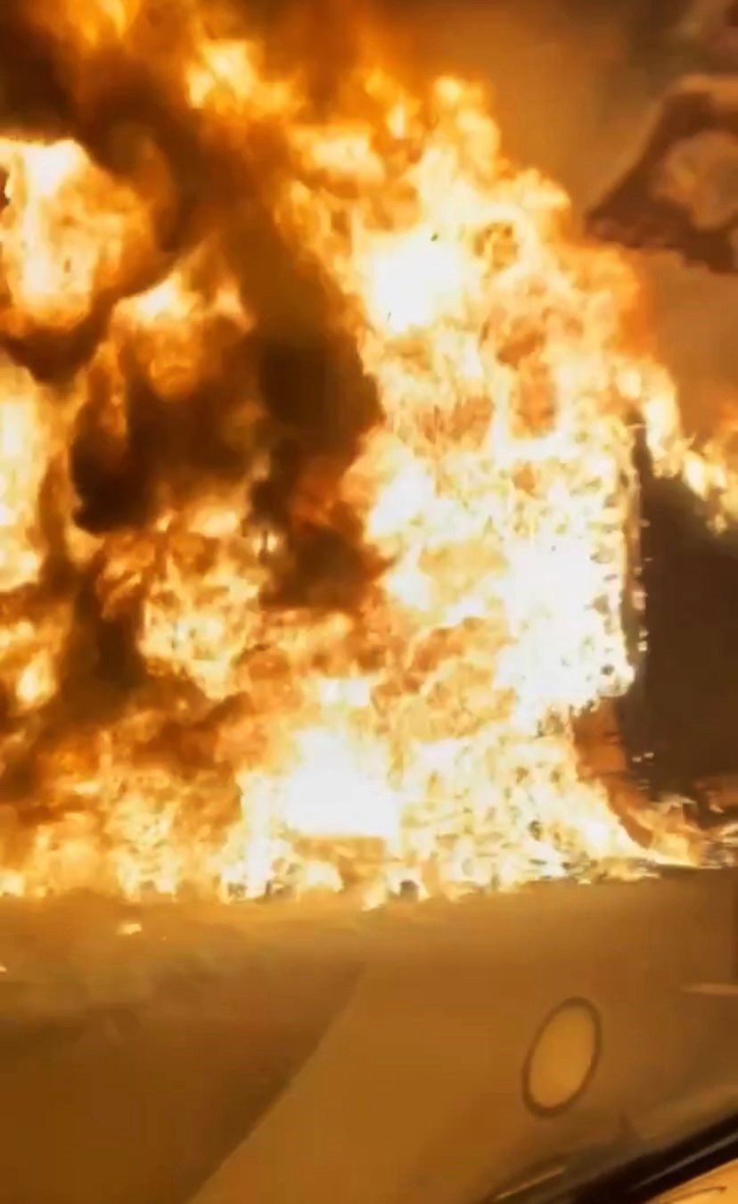 Tır alev topuna döndü