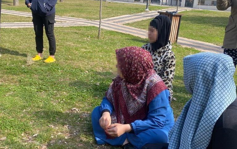 Apartmanlara giren kadın hırsızlar bu sefer kaçamadı