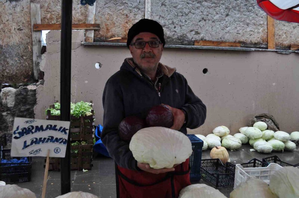 Yağışlar işlerini zorlaştırsa da yüzlerini güldürdü