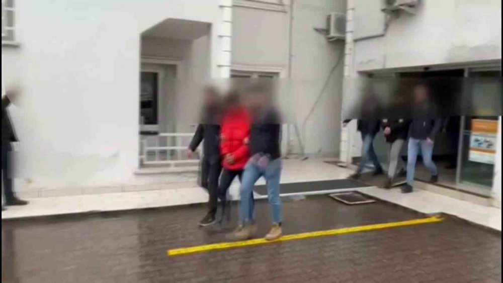 180 kişiyi 300 bin TL dolandırdılar