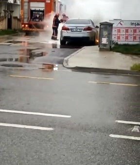 Lüks otomobil kullanılamaz hale geldi