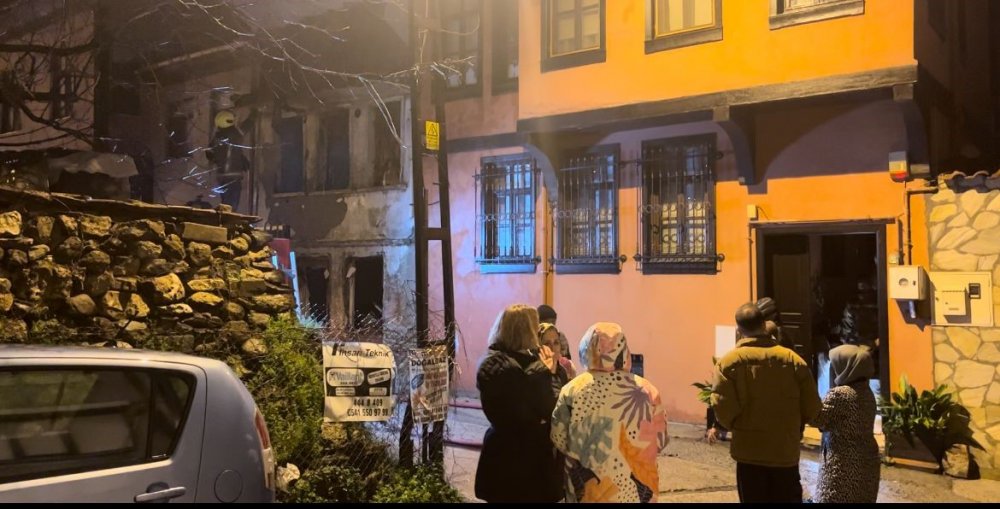 Tarihi binada korkutan yangın