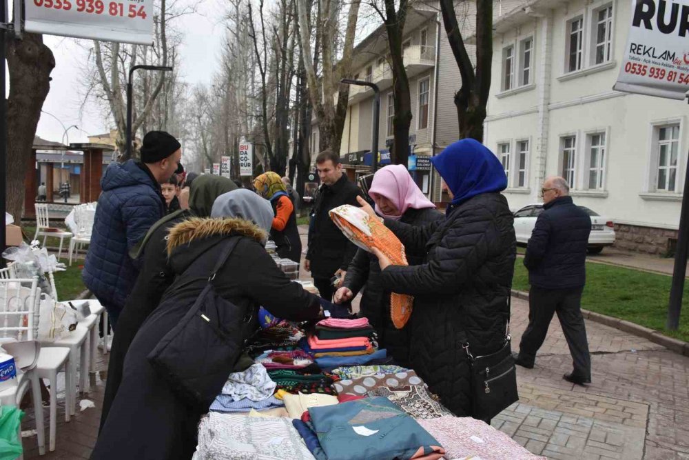 El emeği ürünler depremzedeler için satılıyor