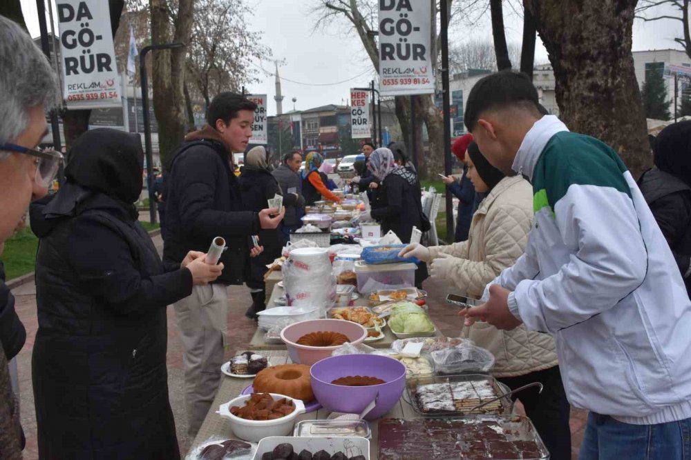 El emeği ürünler depremzedeler için satılıyor