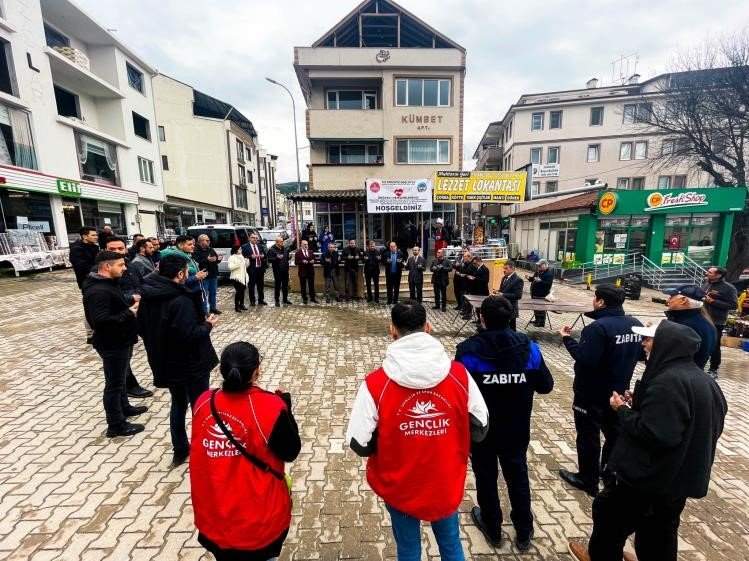 Osmaneli’nde depremzede aileler yararına hayır çarşısı kuruldu