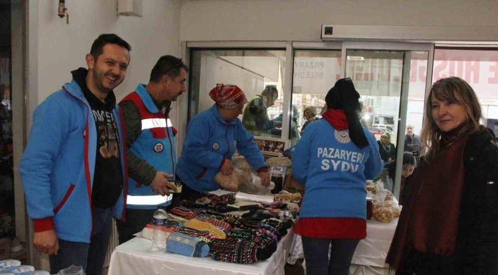 Pazaryeri’nde depremzedeler için hayır çarşısı kuruldu