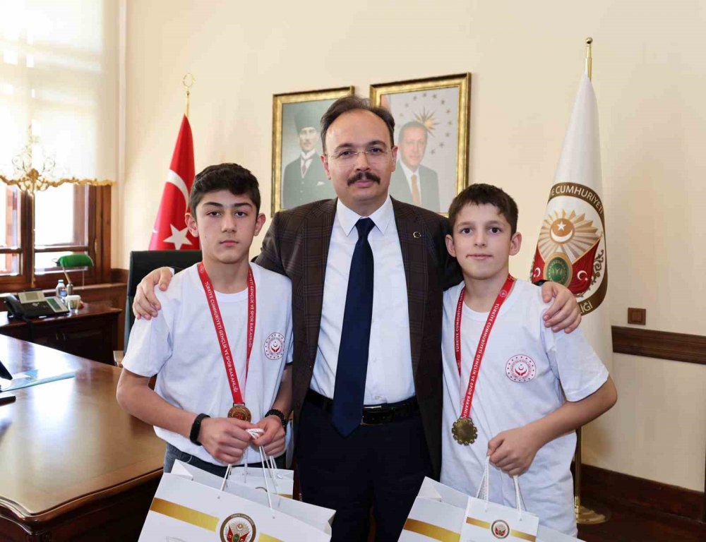 Vali Kızılkaya Güreş Müsabakaları birincilerini ağırladı