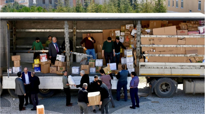 1-tir-kuru-gida-yardimi-gonderildi3.jpg