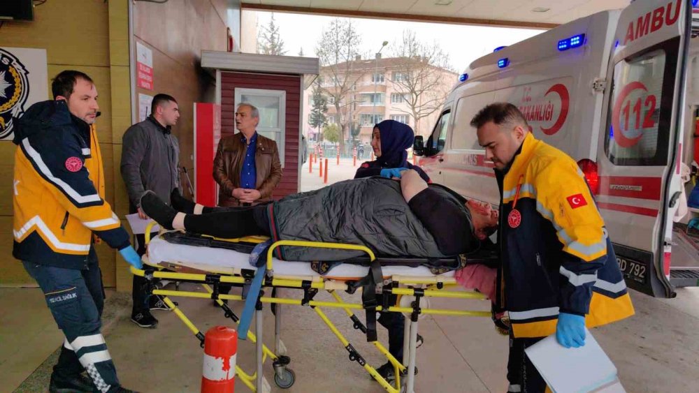 Otomobil bariyerlere çarptı