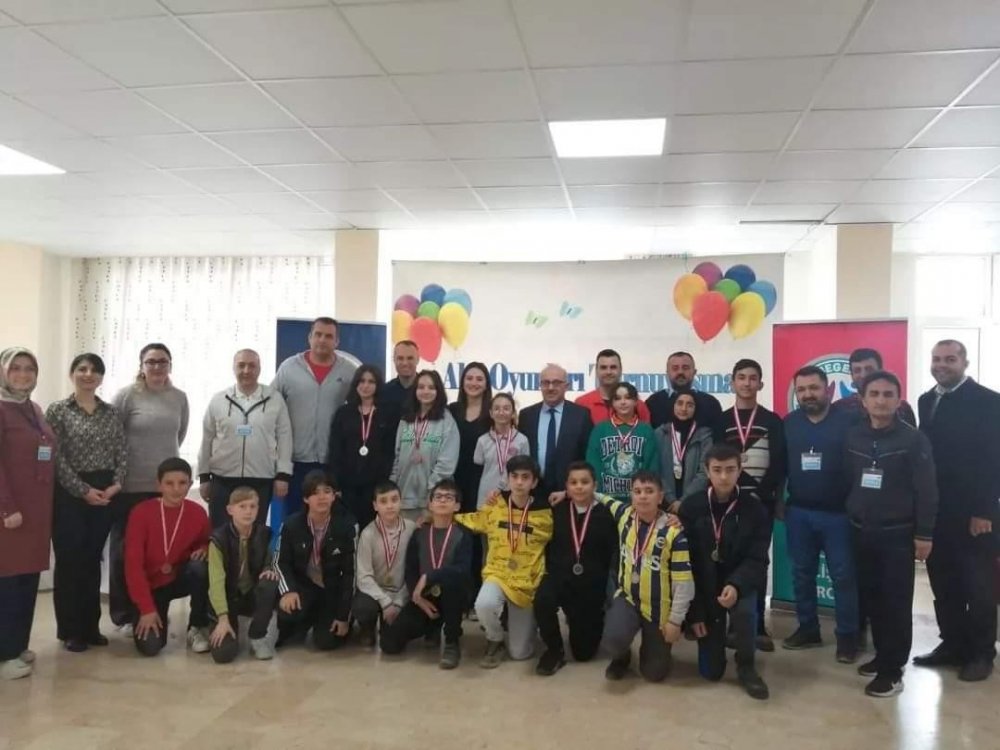 Bozüyük HEM kursiyerleri madalyaları topladı