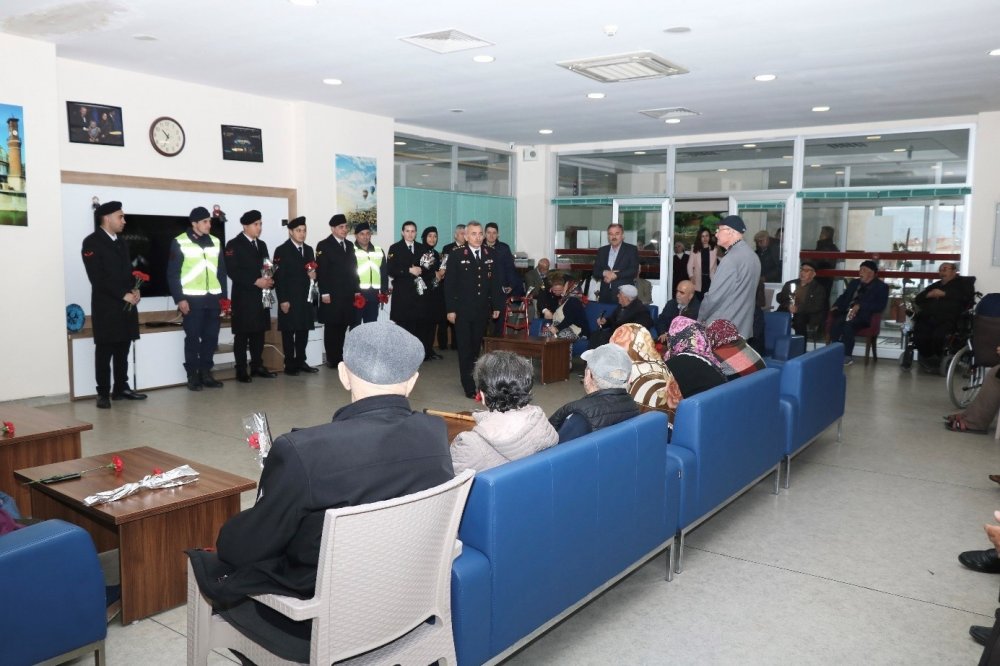 Jandarma ekipleri yalnız bırakmadı