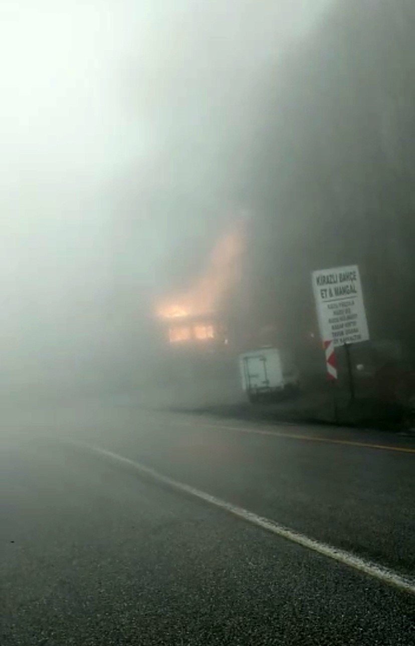 Restoran, alev alev yandı