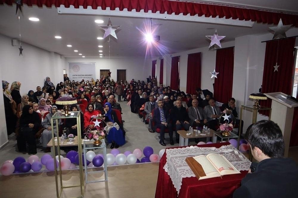 Hafız öğrencilere taç giydirildi