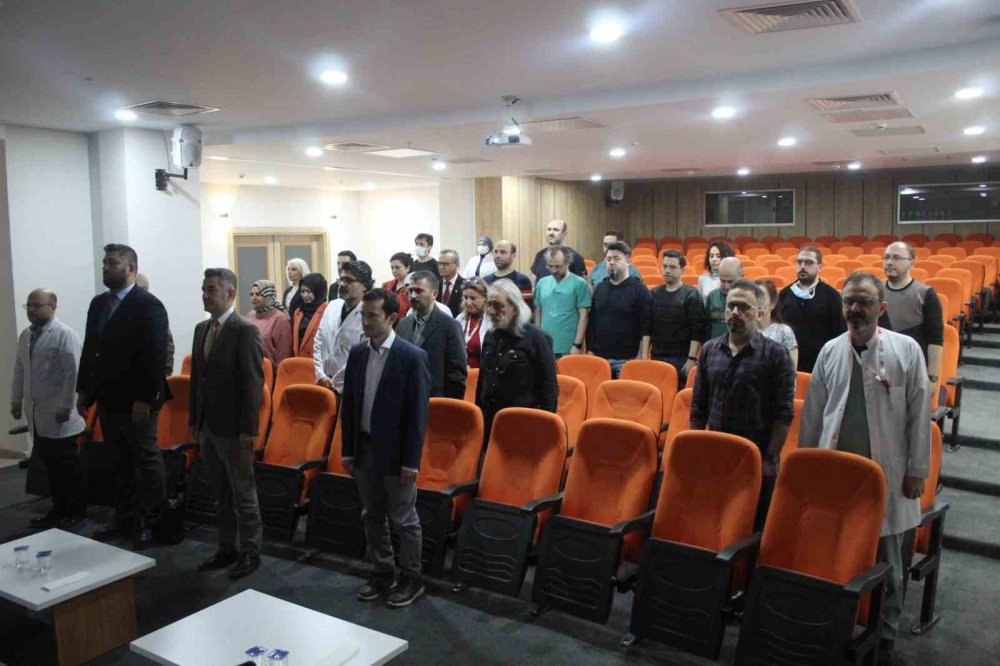 20 yıl görev yapmış hekimlere plaket