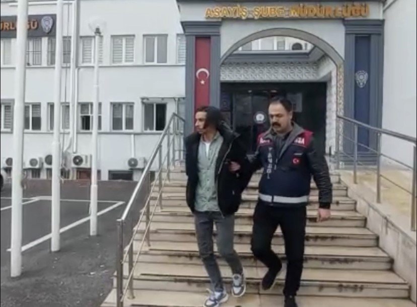 Sahte polis emekli öğretmeni dolandırdı