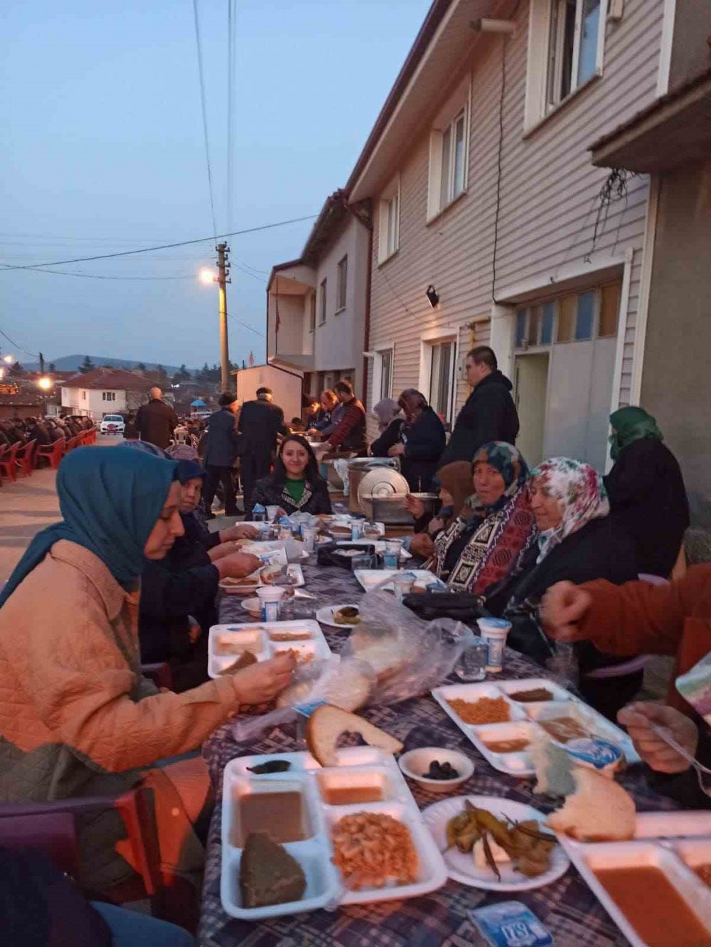 Başkan Tekin, vatandaşların düzenlediği iftar programına katıldı