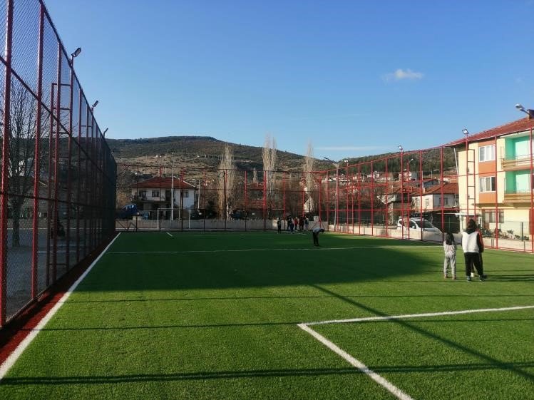 Gölpazarı’nda yeni halı saha faaliyete geçti