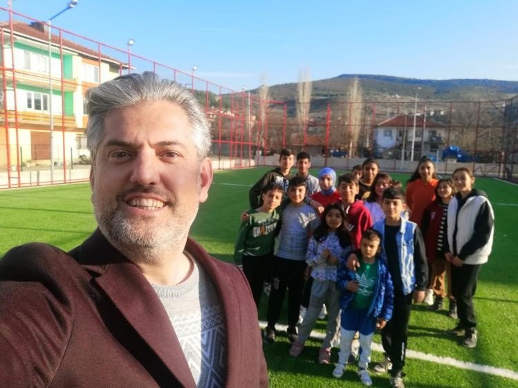 Gölpazarı’nda yeni halı saha faaliyete geçti