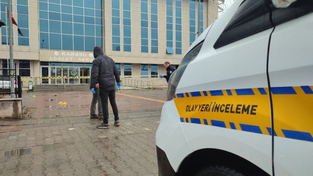 Adalet Sarayı önünde damat dehşeti