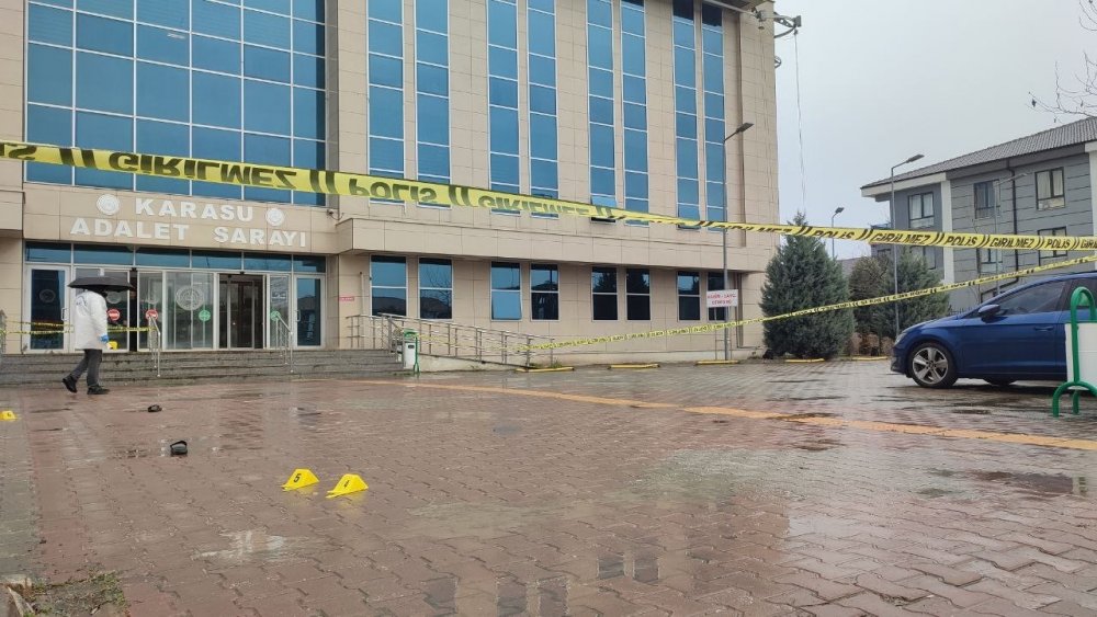 Adalet Sarayı önünde damat dehşeti