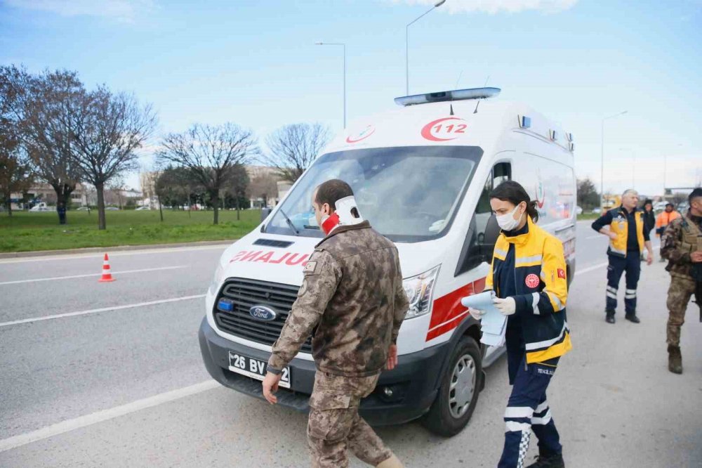 Aracıyla polis noktasına dalarak takla attı