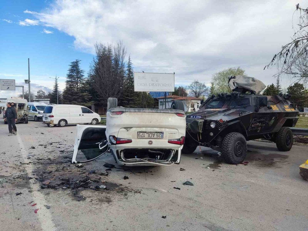 Aracıyla polis noktasına dalarak takla attı