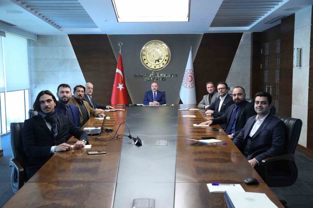 Bu elektrikli otomobili 16 yaşındaki gençler kullanabilecek...