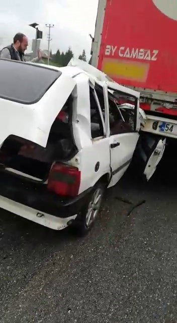 Tıra ok gibi saplandı: 1 yaralı