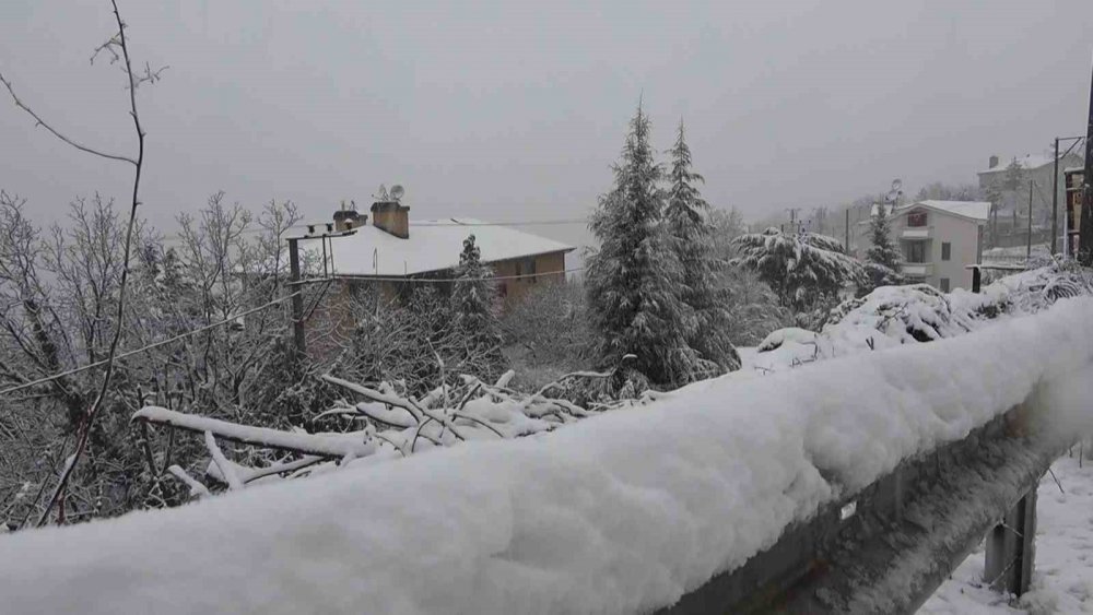Uludağ’da kar 1 metreyi aştı