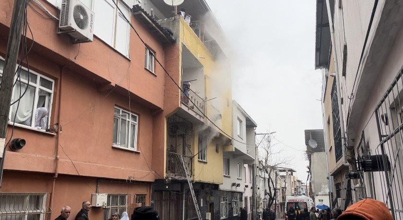 Yatalak nine ve torunu evden son anda çıkartıldı