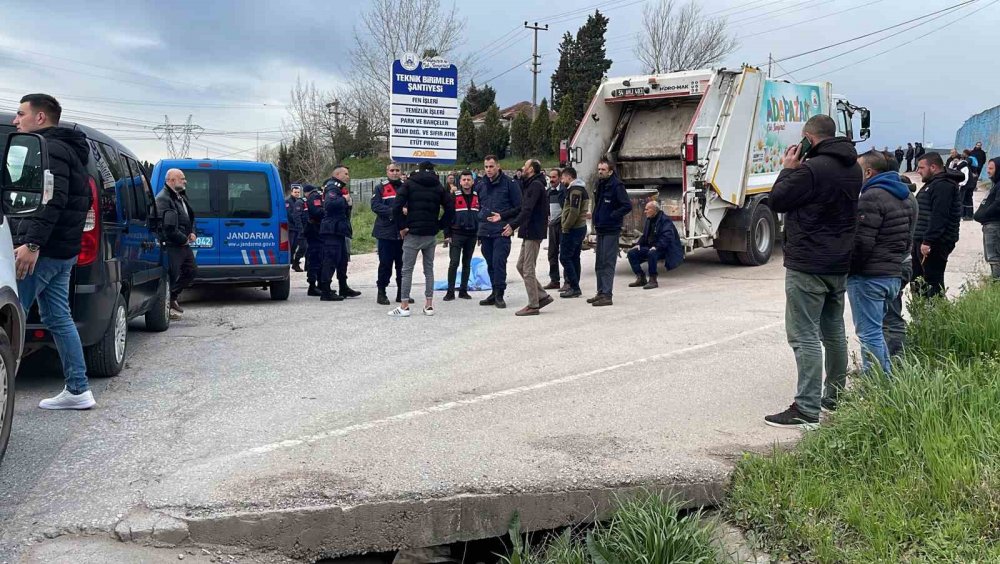 Çöp kamyonu çarptı, hayatını kaybetti