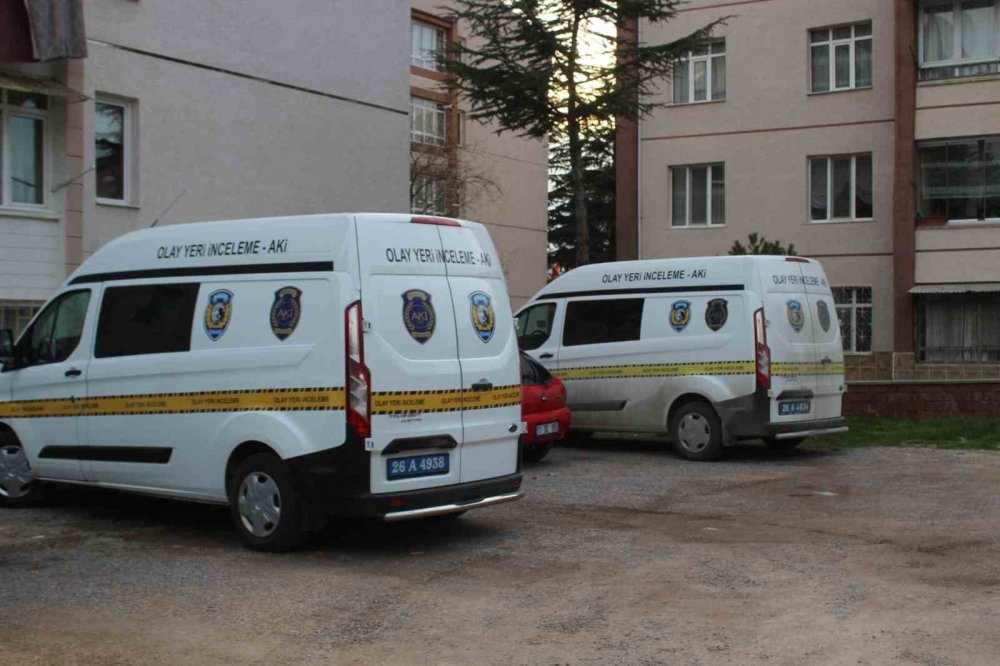 Rus uyruklu eşini bıçakladı