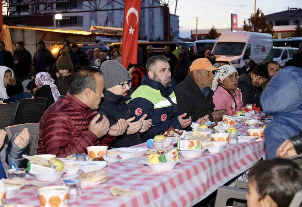 Vali Kızılkaya her fırsatta Elbistan halkı ile bir araya geliyor